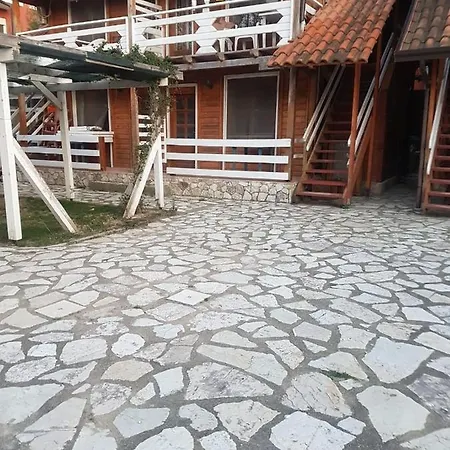 Pensjonat Bujtina E Zefit *