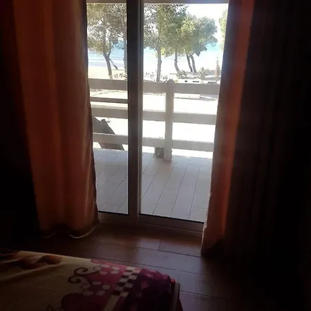 Pensjonat Bujtina E Zefit *